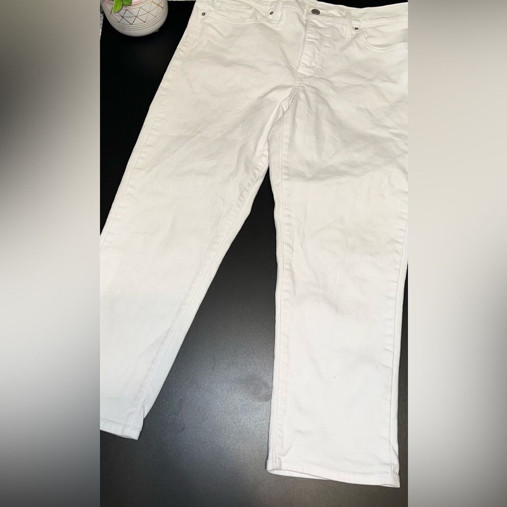 Levi's Solid White 311 Shaping Denim Jean Capris Size 32 EUC - Picture 2 of 8